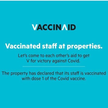 Vaccinated Staff - Oyo 3919 Karmila Syariah Guest House Balikpapan  Exterior photo