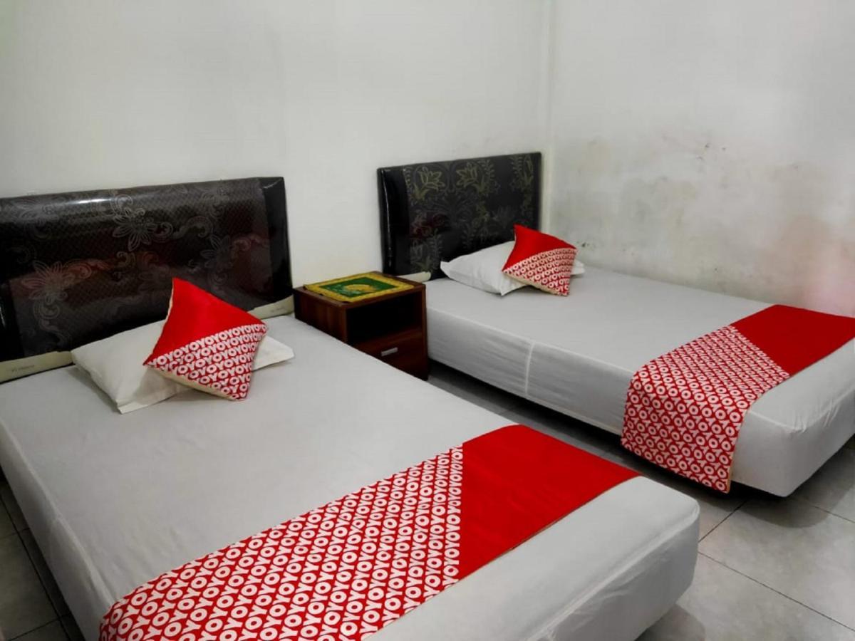 Vaccinated Staff - Oyo 3919 Karmila Syariah Guest House Balikpapan  Exterior photo
